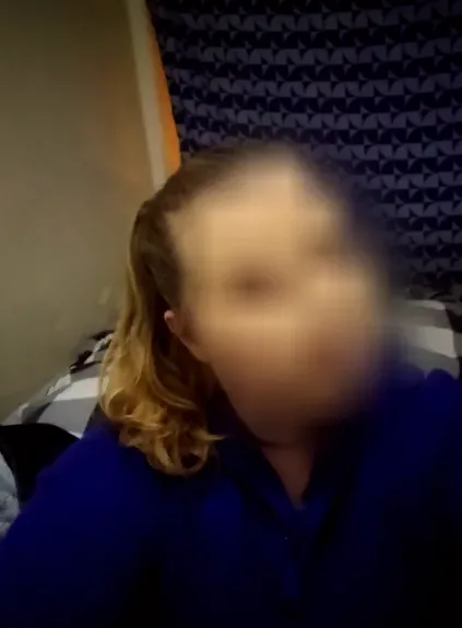 Abril, 34 años